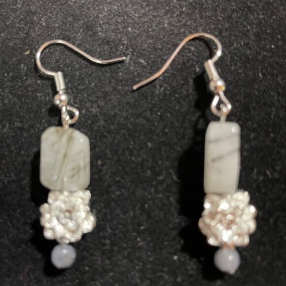 Brand new handmade, beaded earrings. - Picture 2 of 2